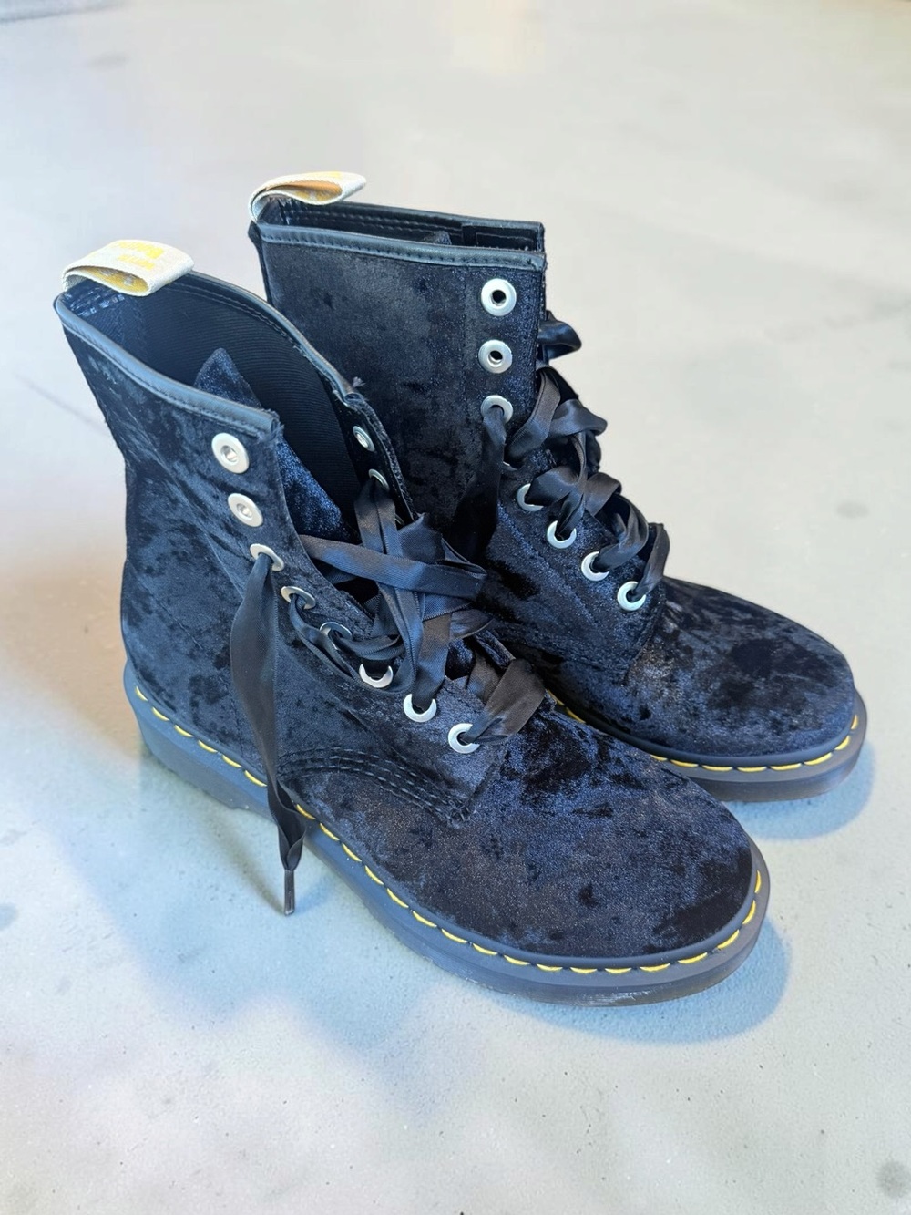 Dr Martens Crushed Velvet Black Lace Up Combat Boots US 9 EU 41